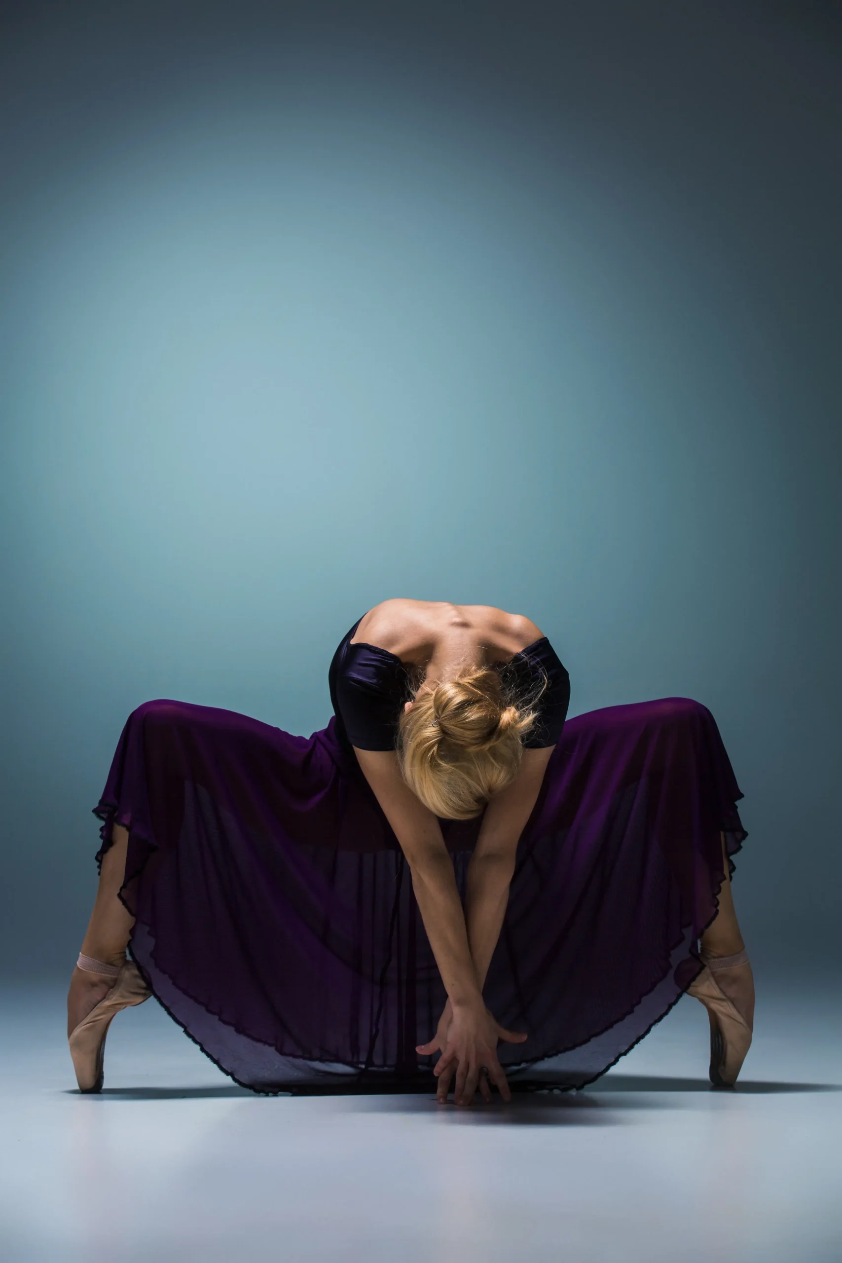 sisu art academy - young beautiful modern style dancer posing on a st 2026 04 13 01 16 20